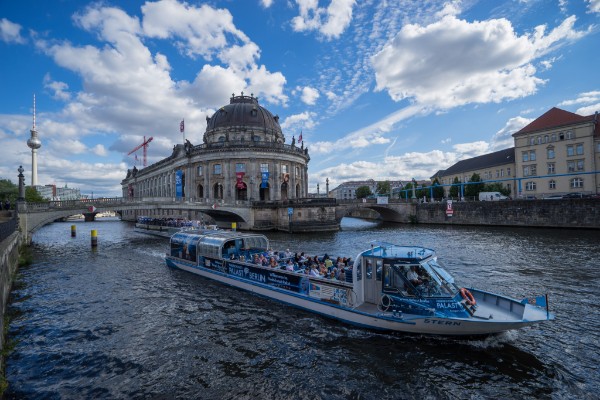 Berlin: 1-Hour Historical City Cruise from Nikolaiviertel