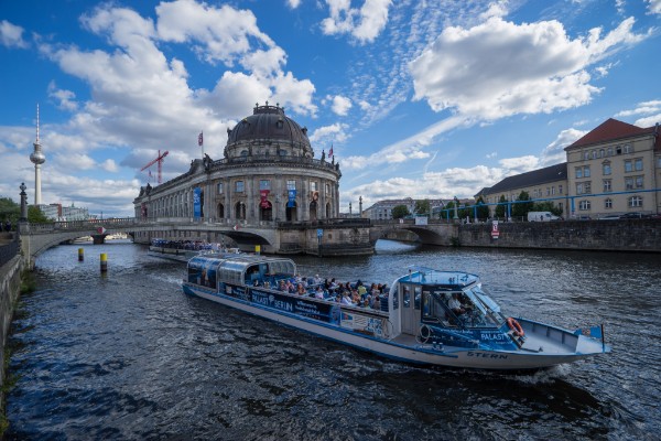 Berlin: 1-stündige historische Stadtrundfahrt ab Nikolaiviertel