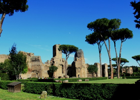 Entrada a las Termas de Caracalla con tarjeta postal de Pemcards