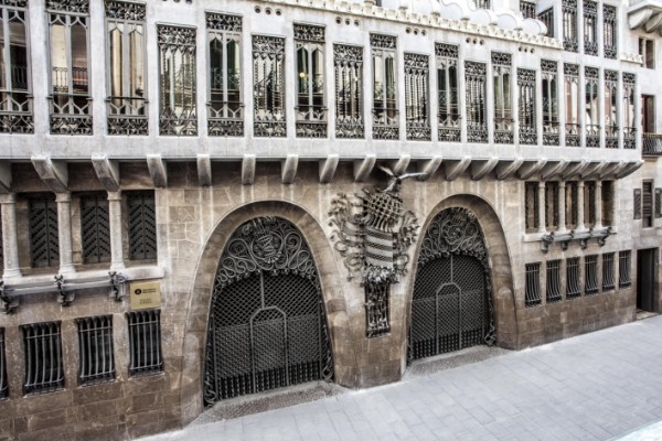 Palau Güell (Palais Güell) : Sauter la ligne