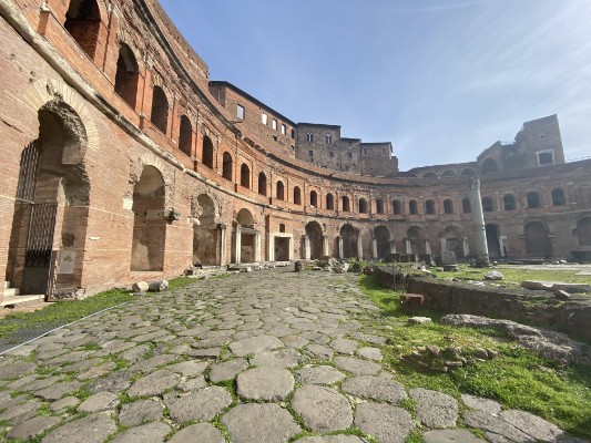 Le marché de Trajan avec vidéo multimédia